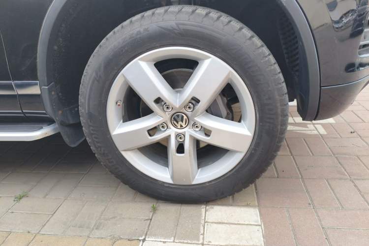 Used Volkswagen Touareg 2011 3.0 TSI High-End Version Right Front Wheel Hub