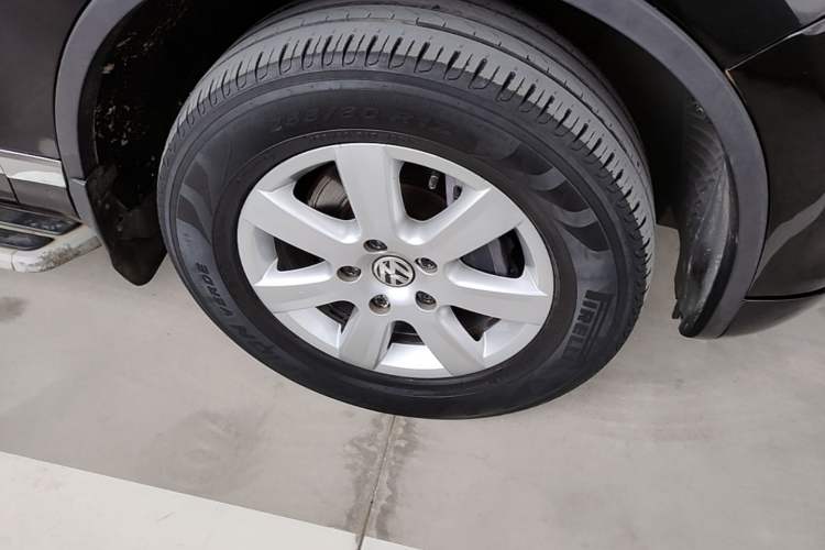 Used Volkswagen Touareg 2011 3.0 TSI Standard Version Right Front Wheel Hub