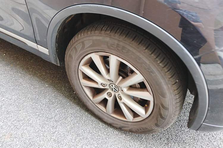 Used Volkswagen Touareg 2011 3.0 TSI High-End Version Right Front Wheel Hub