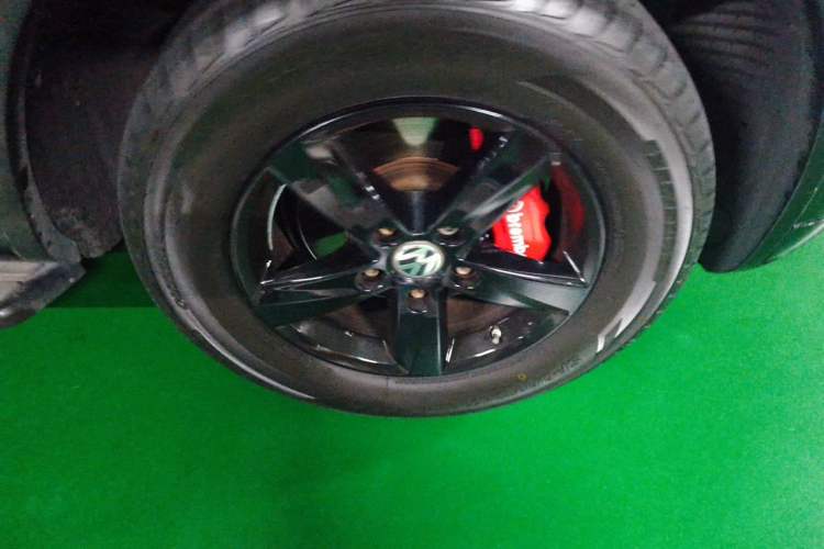 Used Volkswagen Touareg 2011 3.0 TSI Comfort Version Right Front Wheel Hub