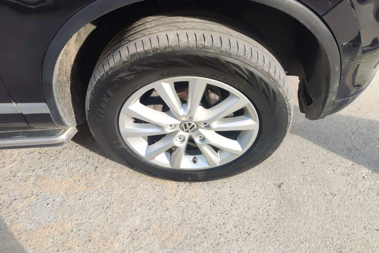 Used Volkswagen Touareg 2011 3.0 TSI High-End Version Right Front Wheel Hub