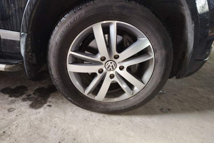 Used Volkswagen Touareg 2011 3.0 TDI Diesel Comfort Version Right Front Wheel Hub