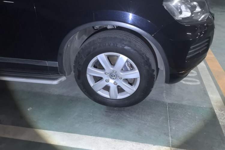 Used Volkswagen Touareg 2011 3.0 TSI Standard Version Right Front Wheel Hub