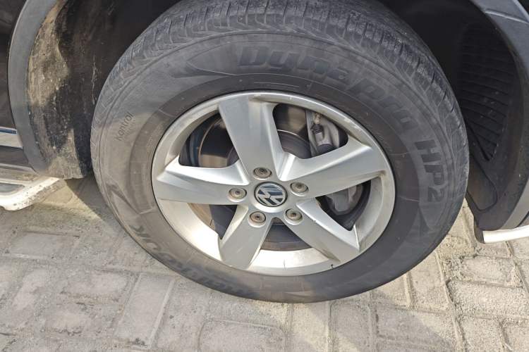Used Volkswagen Touareg 2011 3.0 TSI Comfort Version Right Front Wheel Hub