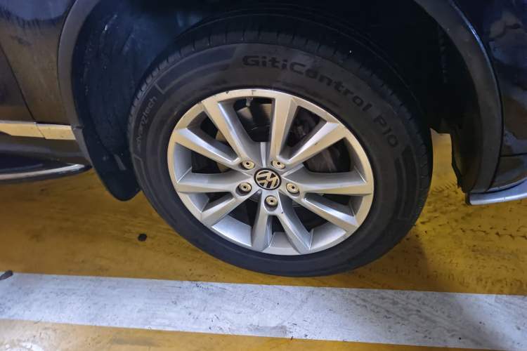 Used Volkswagen Touareg 2011 3.0 TSI High-End Version Right Front Wheel Hub