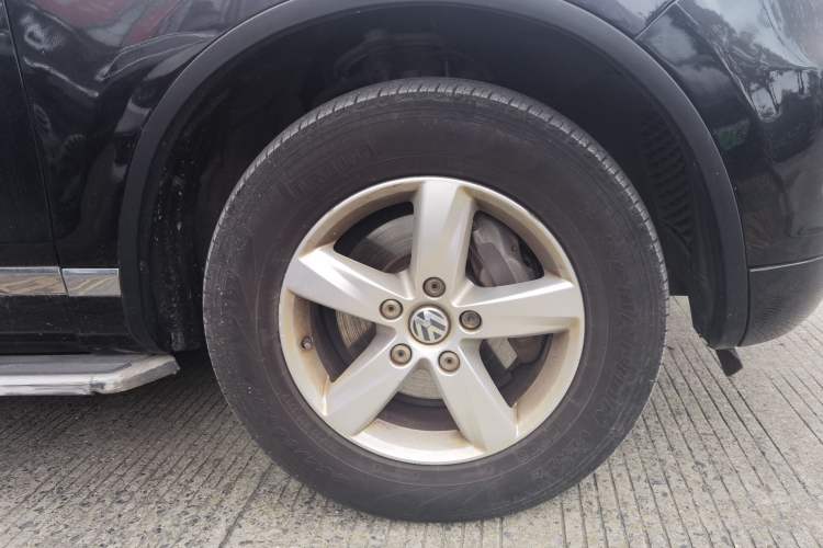 Used Volkswagen Touareg 2011 3.0 TSI Comfort Version Right Front Wheel Hub
