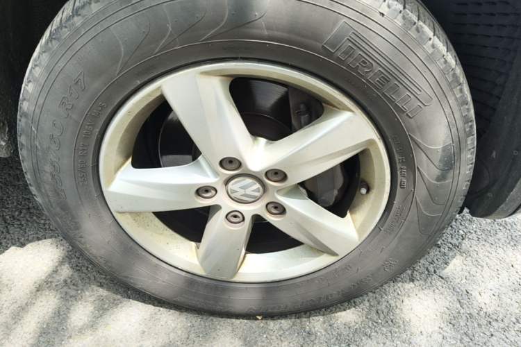Used Volkswagen Touareg 2011 3.0 TSI Comfort Version Right Front Wheel Hub