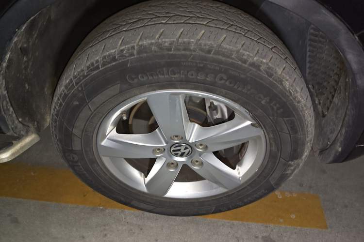 Used Volkswagen Touareg 2011 3.0 TSI Comfort Version Right Front Wheel Hub
