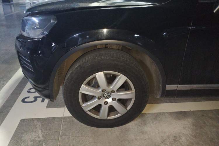 Used Volkswagen Touareg 2011 3.0 TSI Standard Version Right Front Wheel Hub