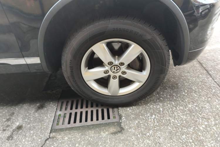 Used Volkswagen Touareg 2011 3.0 TSI Comfort Version Right Front Wheel Hub