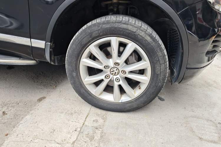 Used Volkswagen Touareg 2011 3.0 TSI High-End Version Right Front Wheel Hub