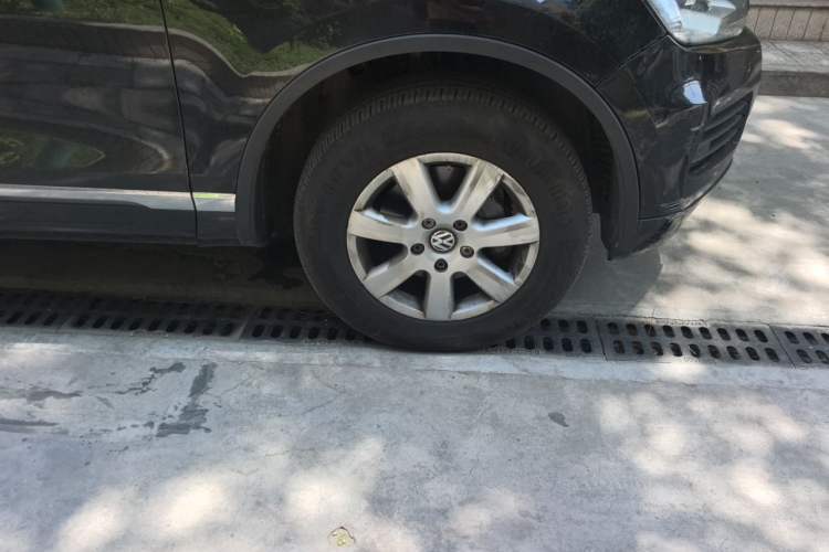 Used Volkswagen Touareg 2011 3.0 TSI Standard Version Right Front Wheel Hub