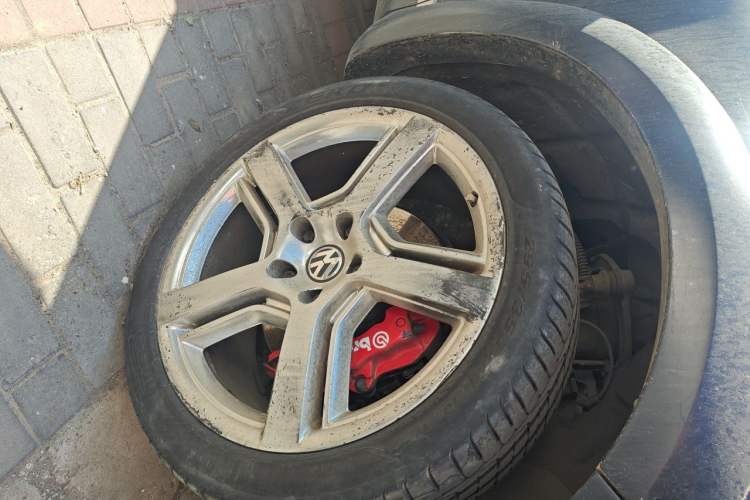 Used Volkswagen Touareg 2011 3.0 TSI Comfort Version Right Front Wheel Hub