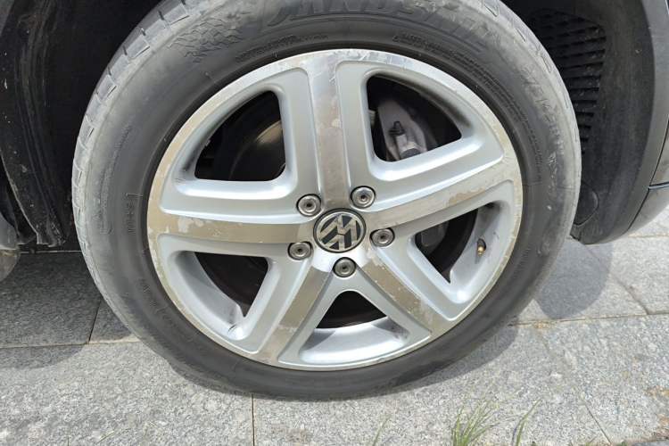 Used Volkswagen Touareg 2011 3.0 TSI Standard Version Right Front Wheel Hub