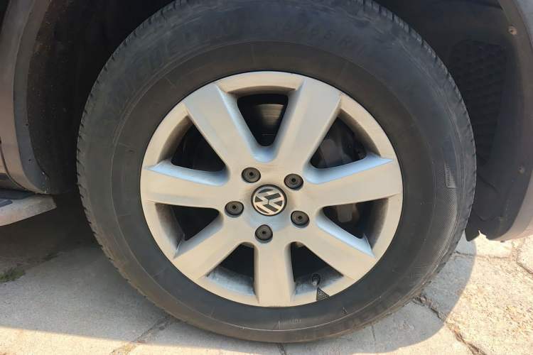 Used Volkswagen Touareg 2011 3.0 TSI Standard Version Right Front Wheel Hub