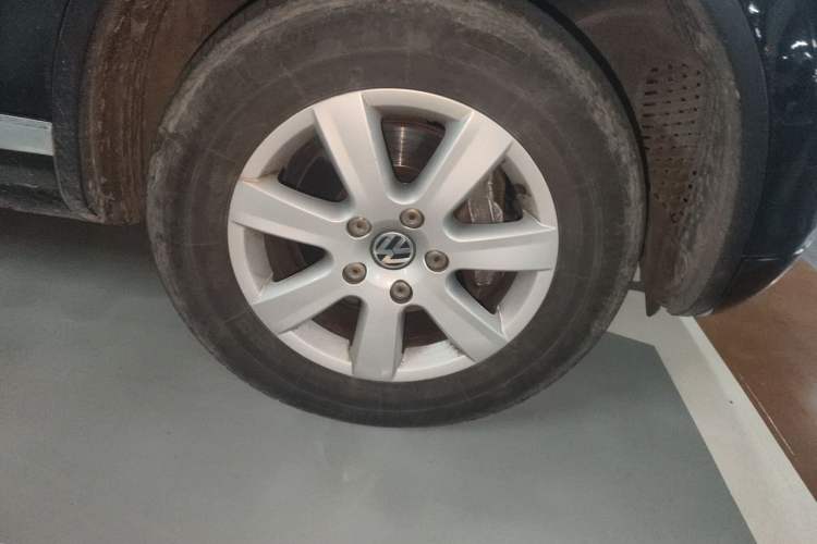 Used Volkswagen Touareg 2011 3.0 TSI Standard Version Right Front Wheel Hub