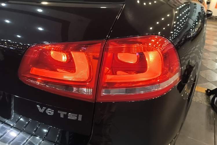 Used Volkswagen Touareg 2011 3.0 TSI Comfort Version Right Rear Taillight
