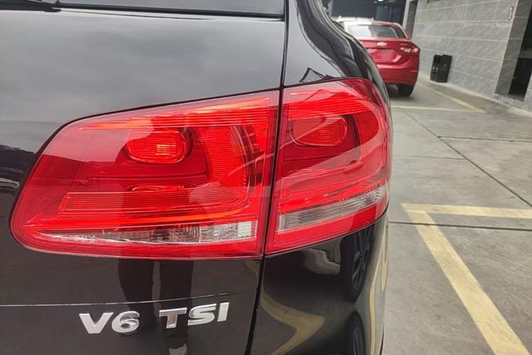 Used Volkswagen Touareg 2011 3.0 TSI Comfort Version Right Rear Taillight