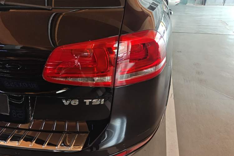 Used Volkswagen Touareg 2011 3.0 TSI Standard Version Right Rear Taillight