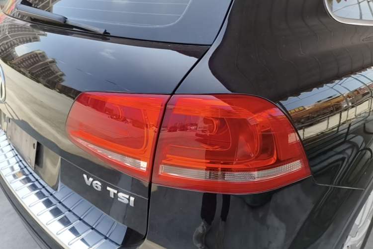 Used Volkswagen Touareg 2011 3.0 TSI Standard Version Right Rear Taillight