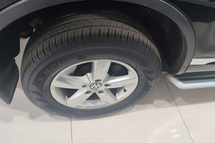 Used Volkswagen Touareg 2011 3.0 TSI Comfort Version Right Rear Wheel Hub
