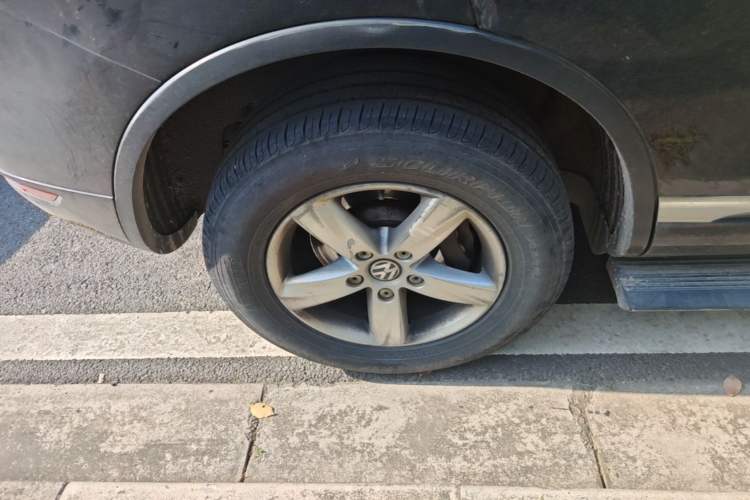 Used Volkswagen Touareg 2011 3.0 TSI Comfort Version Right Rear Wheel Hub