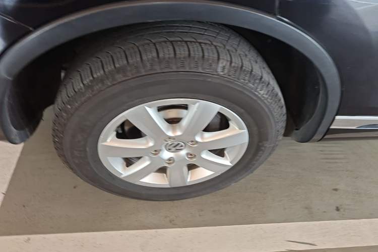 Used Volkswagen Touareg 2011 3.0 TSI Standard Version Right Rear Wheel Hub
