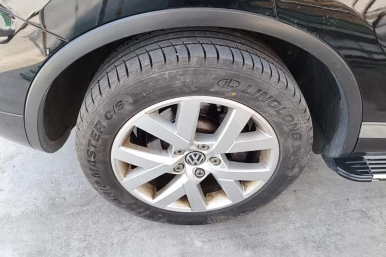 Used Volkswagen Touareg 2011 3.0 TSI Standard Version Right Rear Wheel Hub