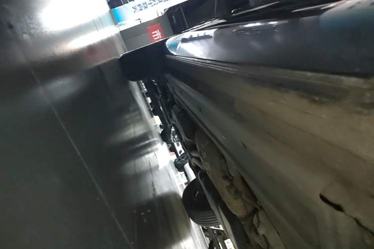 Used Volkswagen Touareg 2011 3.0 TSI Comfort Version Right Side Sill