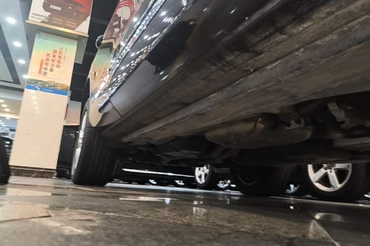 Used Volkswagen Touareg 2011 3.0 TSI Comfort Version Right Side Sill