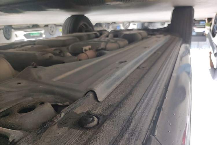 Used Volkswagen Touareg 2011 3.0 TSI Comfort Version Right Side Sill