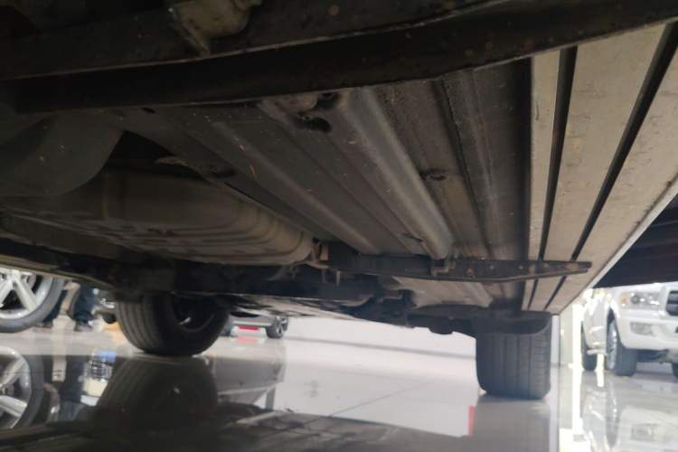 Used Volkswagen Touareg 2011 3.0 TSI Comfort Version Right Side Sill