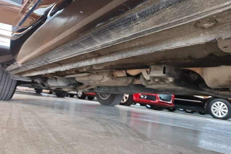 Used Volkswagen Touareg 2011 3.0 TSI Standard Version Right Side Sill
