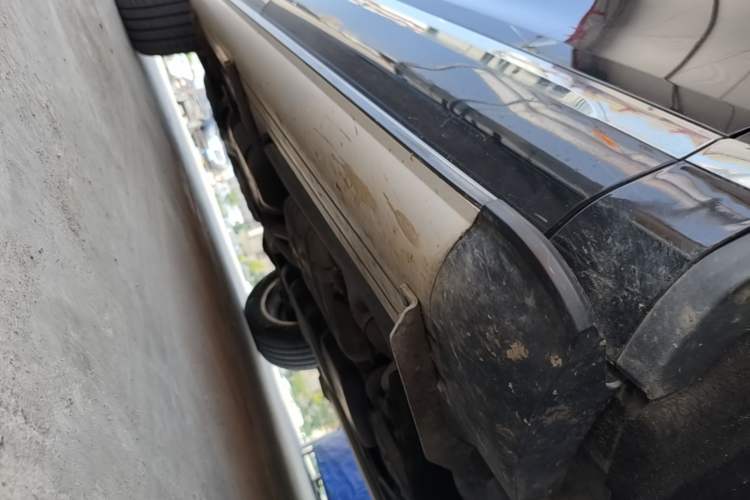 Used Volkswagen Touareg 2011 3.0 TSI Standard Version Right Side Sill