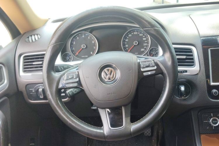 Used Volkswagen Touareg 2011 3.0 TSI Standard Version Steering Wheel