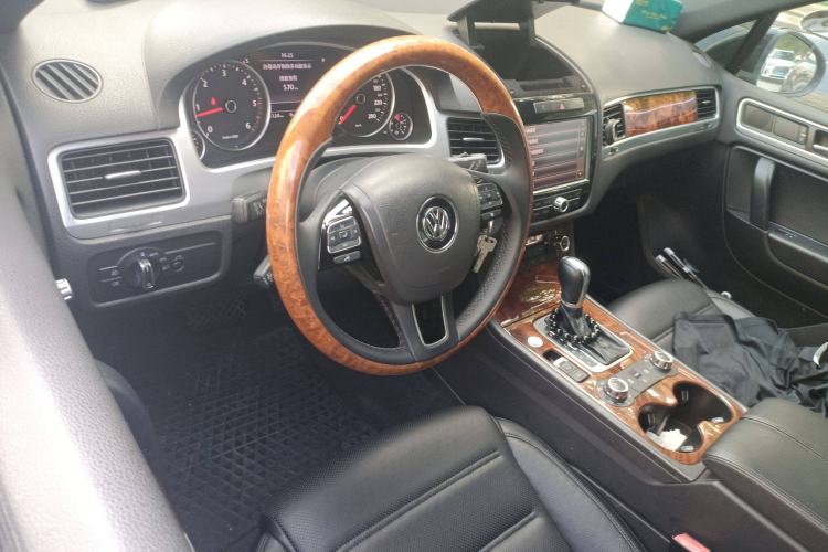 Used Volkswagen Touareg 2011 3.0 TDI Diesel Luxury Model Steering Wheel
