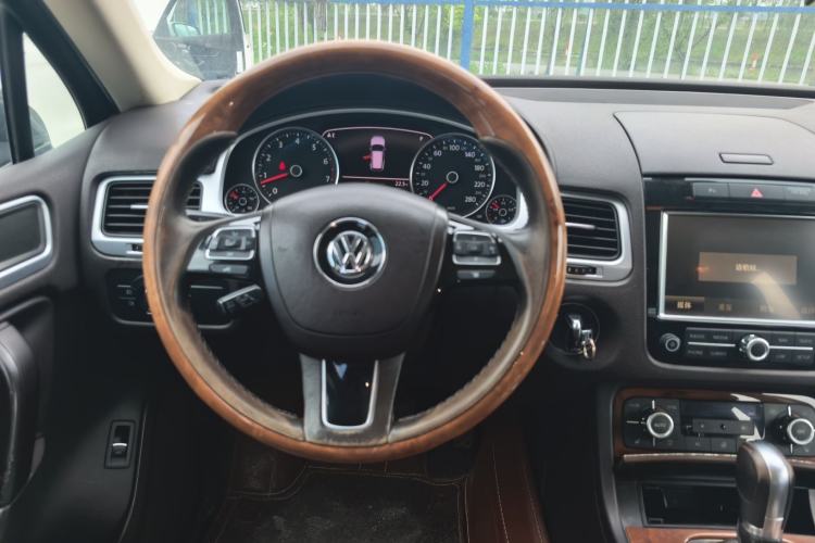 Used Volkswagen Touareg 2011 3.0 TSI Standard Version Steering Wheel