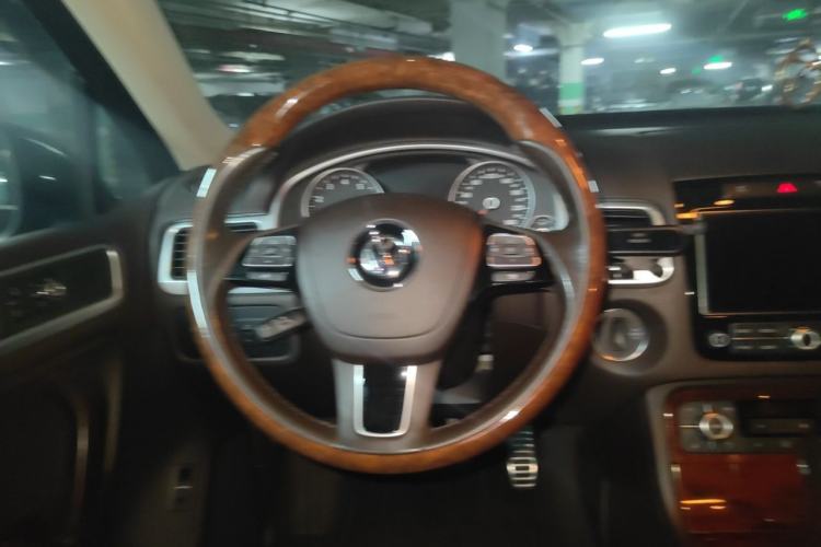 Used Volkswagen Touareg 2011 3.0 TSI Hybrid Steering Wheel