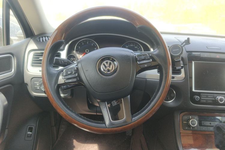 Used Volkswagen Touareg 2011 3.0 TSI High-End Version Steering Wheel