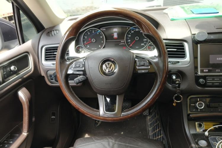 Used Volkswagen Touareg 2011 3.0 TSI Comfort Version Steering Wheel