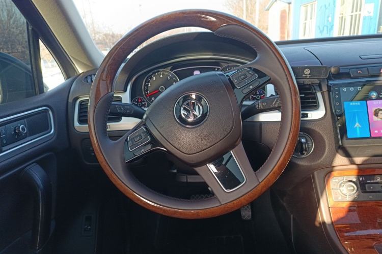 Used Volkswagen Touareg 2011 3.0 TSI Comfort Version Steering Wheel