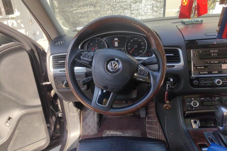 Used Volkswagen Touareg 2011 3.0 TDI Diesel Comfort Version Steering Wheel