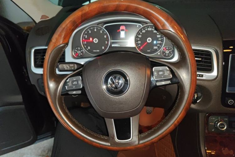 Used Volkswagen Touareg 2011 3.0 TSI Comfort Version Steering Wheel