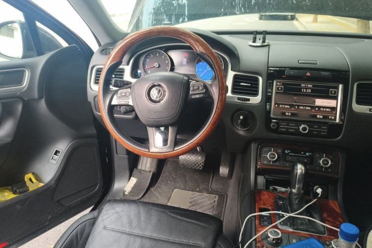 Used Volkswagen Touareg 2011 3.0 TSI Comfort Version Steering Wheel