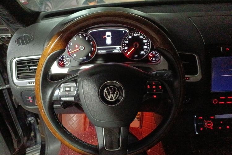 Used Volkswagen Touareg 2011 3.0 TSI Comfort Version Steering Wheel