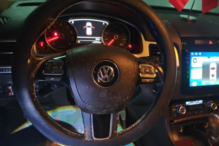 Used Volkswagen Touareg 2011 3.0 TSI Standard Version Steering Wheel