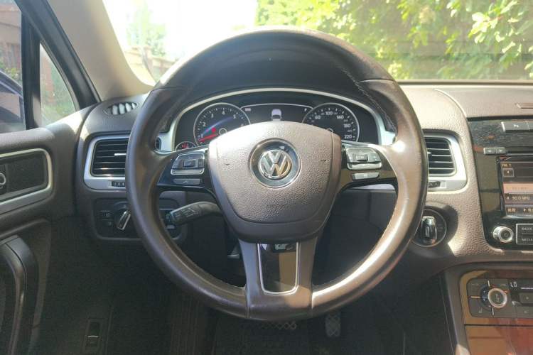 Used Volkswagen Touareg 2011 3.0 TSI Standard Version Steering Wheel