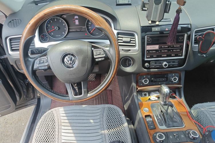 Used Volkswagen Touareg 2011 3.0 TSI High-End Version Steering Wheel