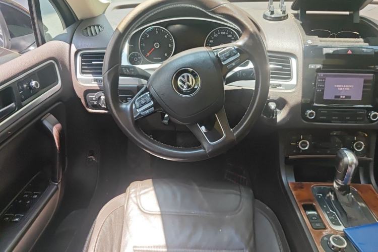 Used Volkswagen Touareg 2011 3.0 TDI Diesel Standard Version Steering Wheel