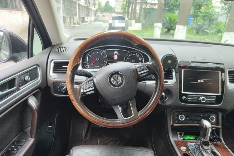 Used Volkswagen Touareg 2011 3.0 TSI High-End Version Steering Wheel